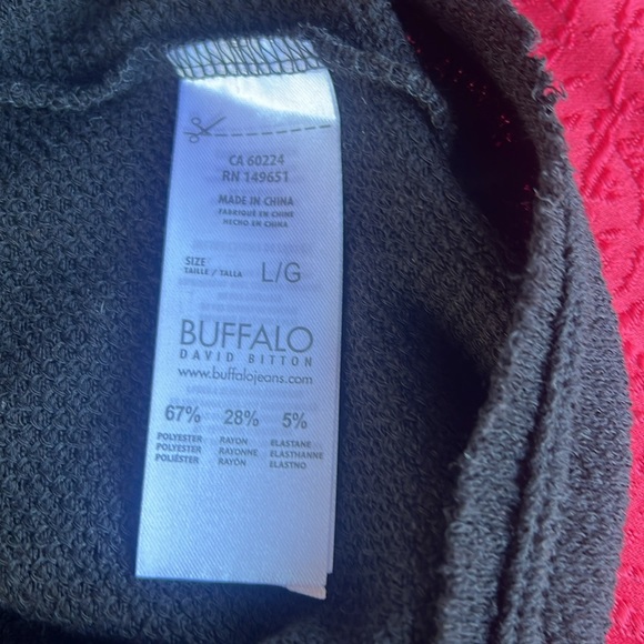 New Buffalo David Bitton V-Neck Lightweight Thermal Knit Cinched Front Sweater - Picture 10 of 10